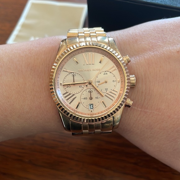 Michael Kors rose gold watch - Picture 3 of 5